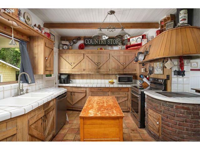 938 OAK St, Lake Oswego, OR 97034