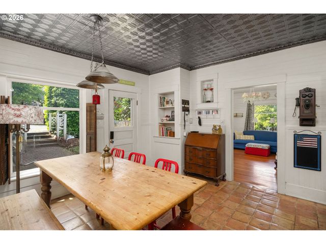 938 OAK St, Lake Oswego, OR 97034