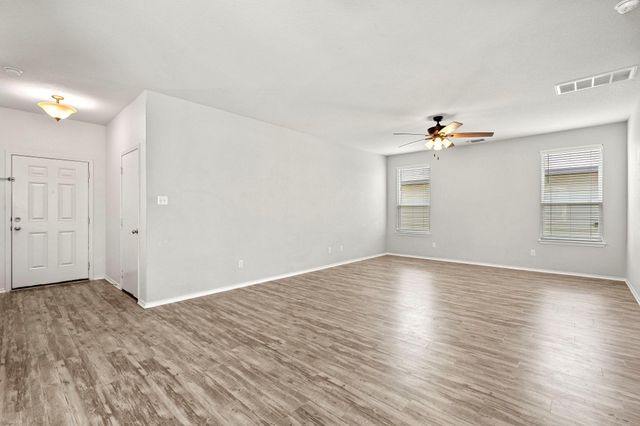 108 Boxwood DR, Buda, TX 78610
