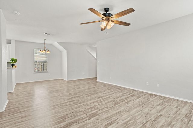 108 Boxwood DR, Buda, TX 78610