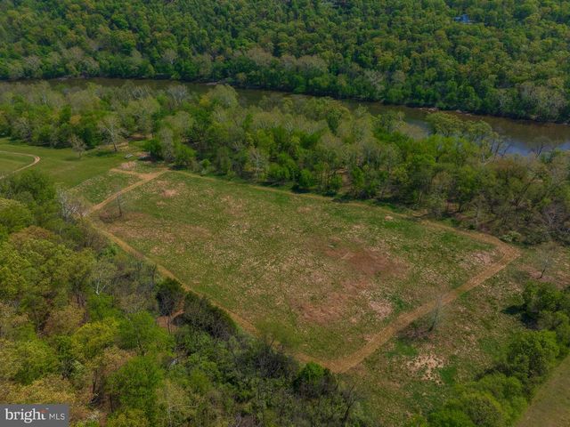 753 SEVEN SPRINGS RD, Charles Town, WV 25414
