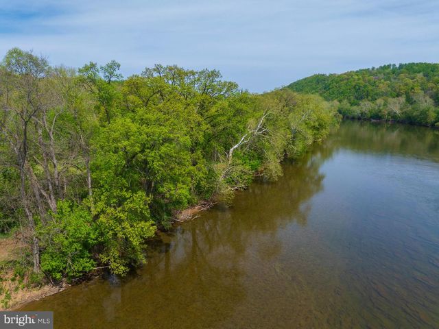 753 SEVEN SPRINGS RD, Charles Town, WV 25414