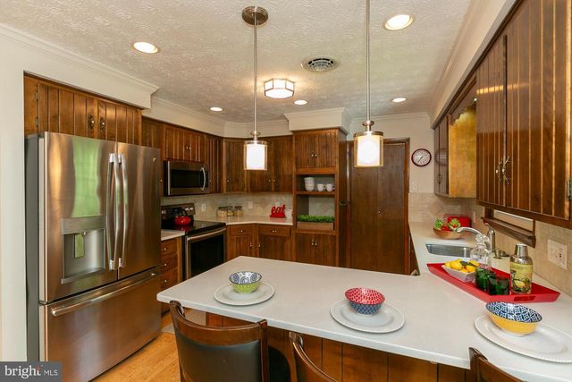 753 SEVEN SPRINGS RD, Charles Town, WV 25414