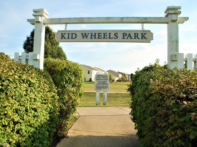 8348 S Swimming Hole Lane, Pendleton, IN 46064