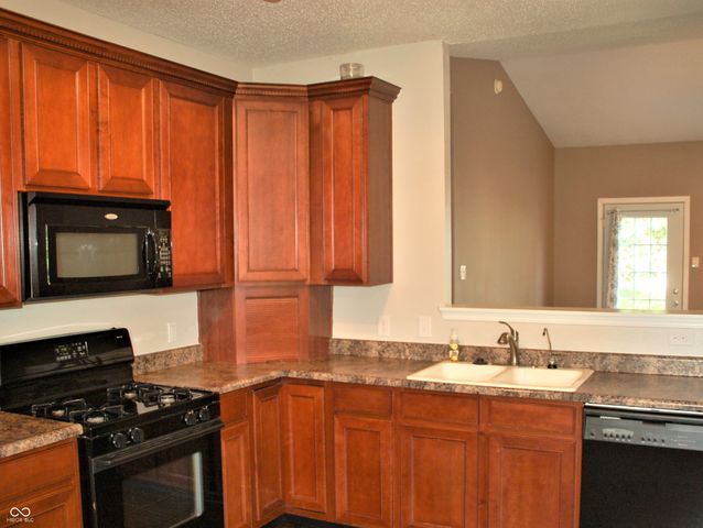 8348 S Swimming Hole Lane, Pendleton, IN 46064