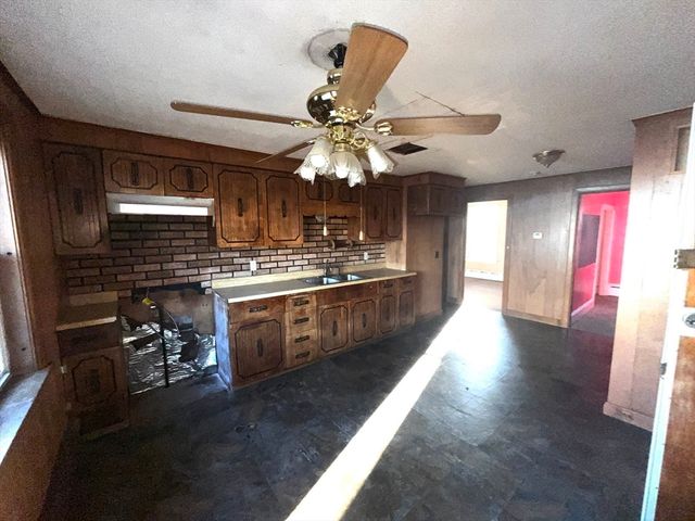 18 Garfield St, Taunton, MA 02780