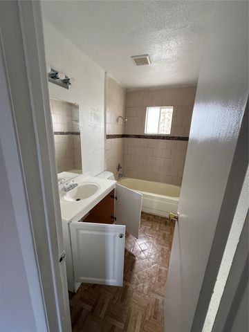 8445 Winkler Drive 06, Houston, TX 77017