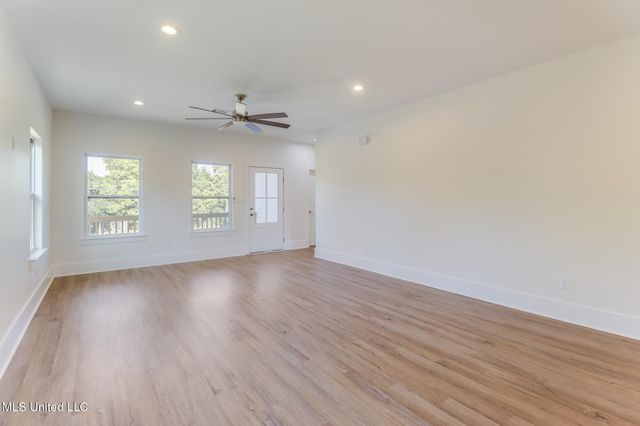 233 Farrar Lane, Waveland, MS 39576