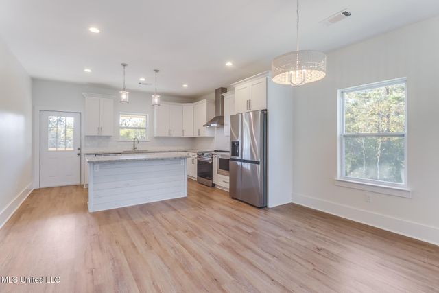 233 Farrar Lane, Waveland, MS 39576