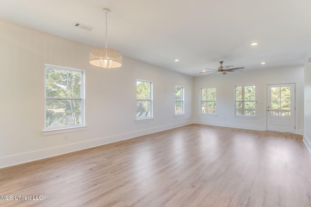 233 Farrar Lane, Waveland, MS 39576