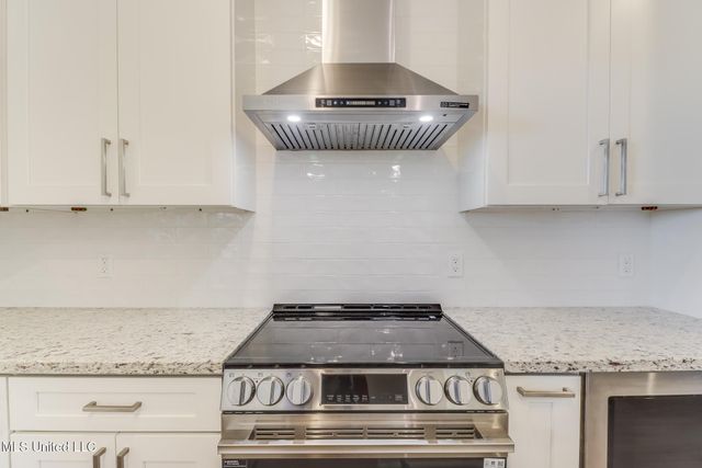 233 Farrar Lane, Waveland, MS 39576