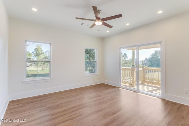 233 Farrar Lane, Waveland, MS 39576