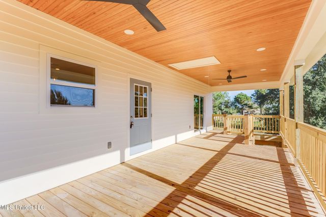 233 Farrar Lane, Waveland, MS 39576