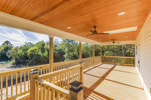 233 Farrar Lane, Waveland, MS 39576