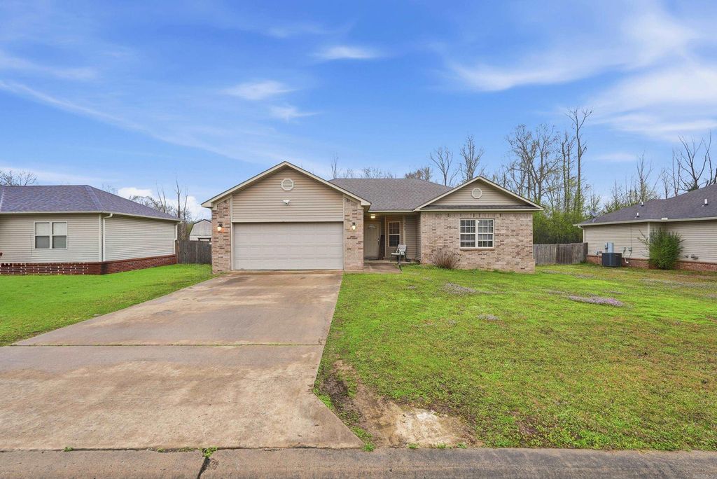 302 Weathering Lane, Austin, AR 72007