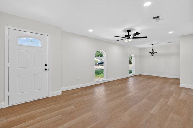 3401 Glenmont Drive, Fort Worth, TX 76133