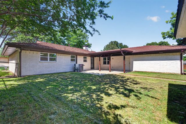 3401 Glenmont Drive, Fort Worth, TX 76133
