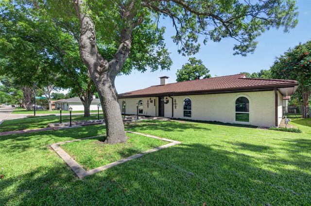 3401 Glenmont Drive, Fort Worth, TX 76133