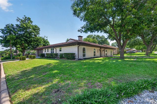 3401 Glenmont Drive, Fort Worth, TX 76133