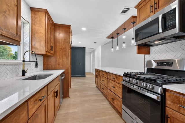 3401 Glenmont Drive, Fort Worth, TX 76133