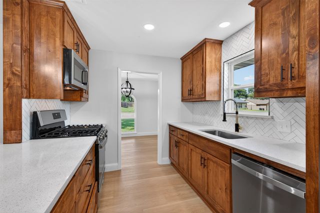 3401 Glenmont Drive, Fort Worth, TX 76133