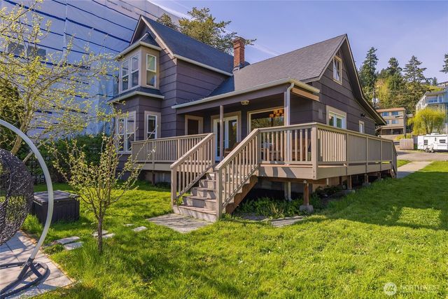 9049 NE Juanita Drive, Kirkland, WA 98034