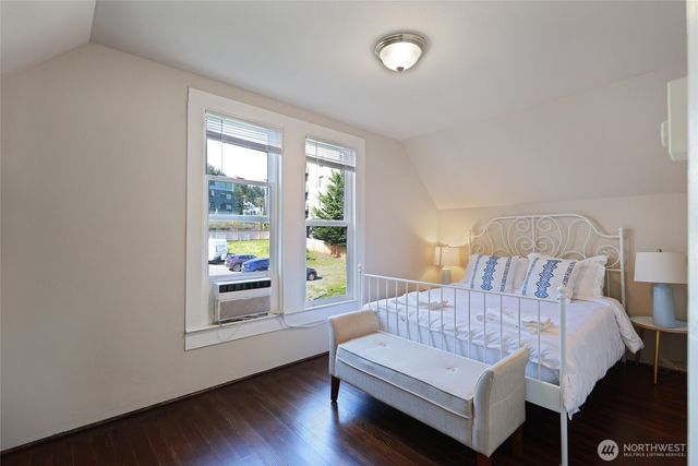9049 NE Juanita Drive, Kirkland, WA 98034