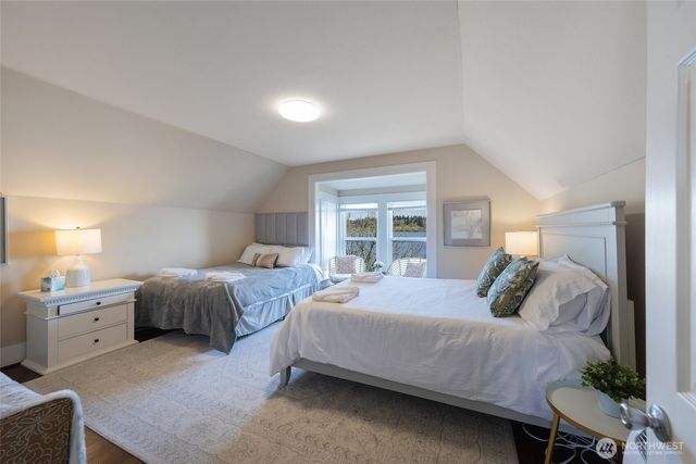 9049 NE Juanita Drive, Kirkland, WA 98034