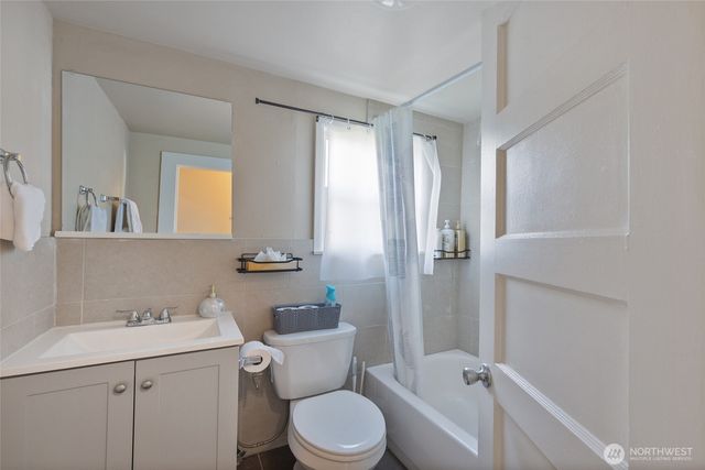 9049 NE Juanita Drive, Kirkland, WA 98034