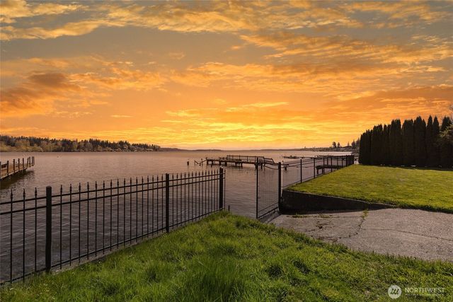 9049 NE Juanita Drive, Kirkland, WA 98034