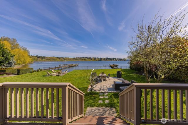 9049 NE Juanita Drive, Kirkland, WA 98034