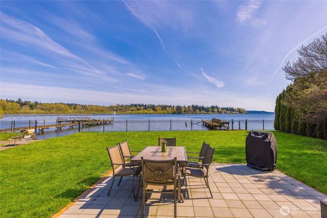 9049 NE Juanita Drive, Kirkland, WA 98034