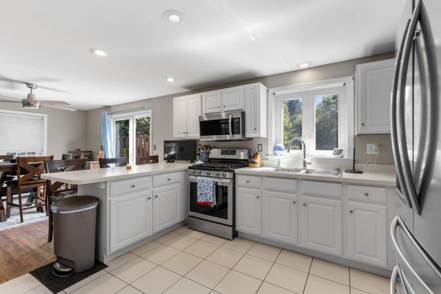 30 Sheffield Place, Mashpee, MA 02649