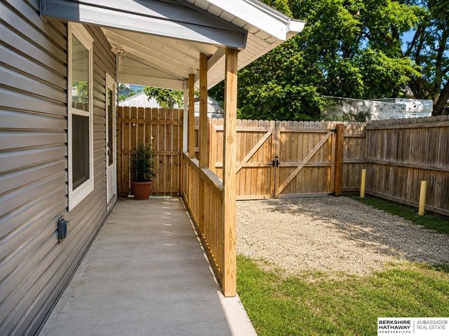 2724 N 62 Street, Omaha, NE 68104