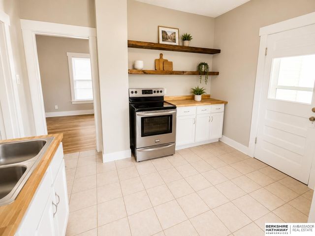 2724 N 62 Street, Omaha, NE 68104