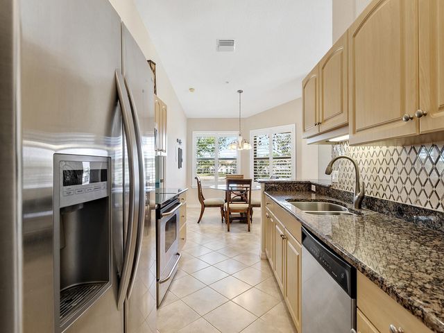 4417 CORSO VENETIA BOULEVARD D22, Venice, FL 34293