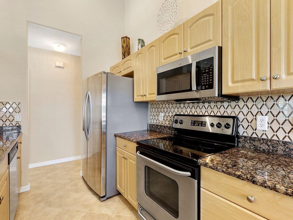 Image 15 of property listing at 4417 CORSO VENETIA BOULEVARD D22, Venice, FL 34293