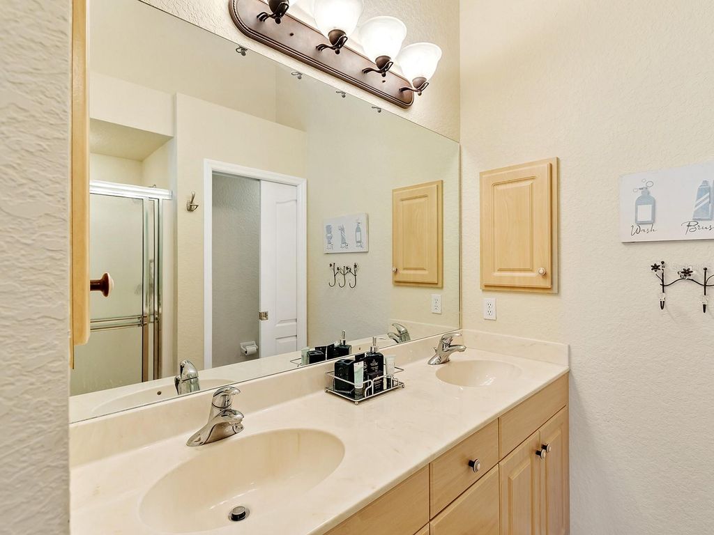 Image 21 of property listing at 4417 CORSO VENETIA BOULEVARD D22, Venice, FL 34293