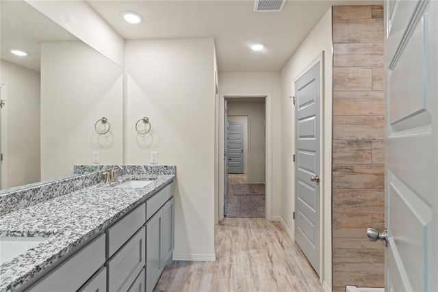 4629 Lincoln Landing, Harrah, OK 73045