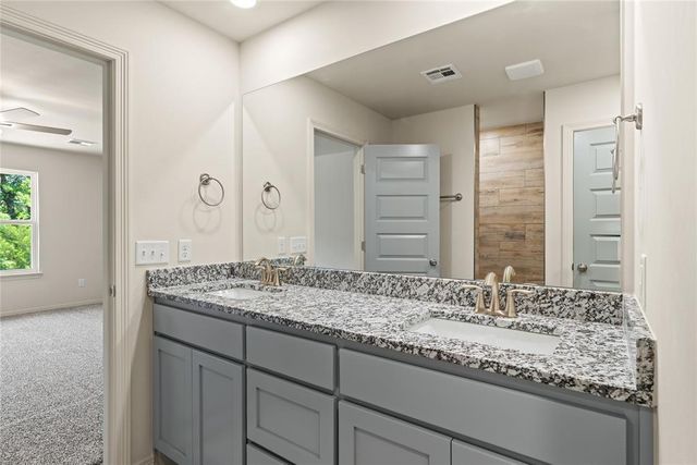 4629 Lincoln Landing, Harrah, OK 73045