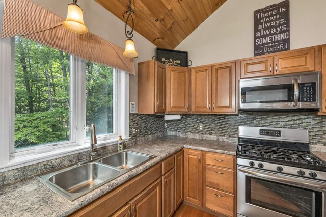 9 Warbonnet Lane, Gilmanton, NH 03237