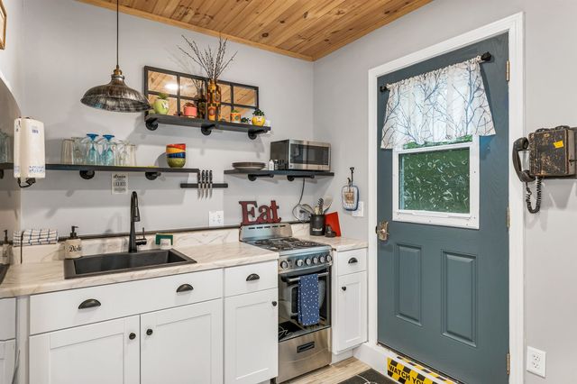 9 Warbonnet Lane, Gilmanton, NH 03237