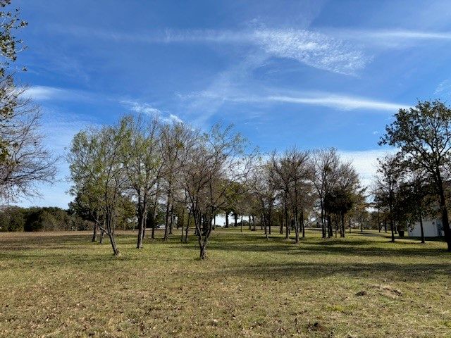 9 captains court, Streetman, TX 75859