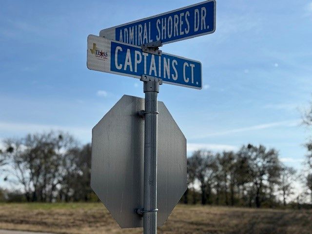 9 captains court, Streetman, TX 75859