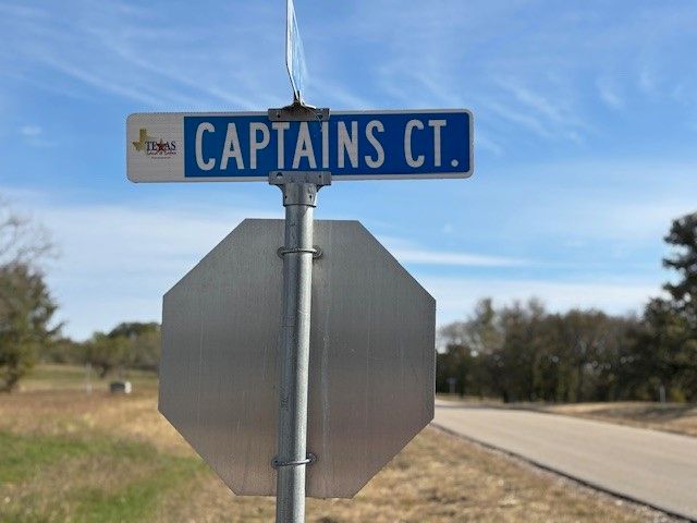 9 captains court, Streetman, TX 75859