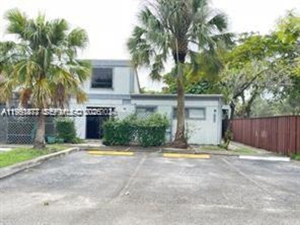 1761 NW 73rd Ave 47, Plantation, FL 33313