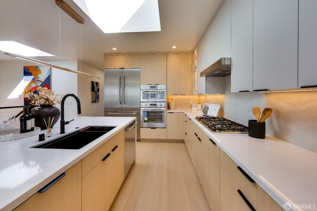 975 Darien Way, San Francisco, CA 94127