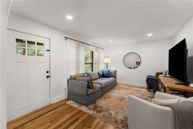 3231 Somerset Drive, Prairie Village, KS 66206