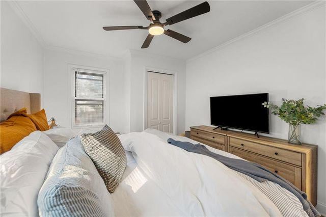 3231 Somerset Drive, Prairie Village, KS 66206
