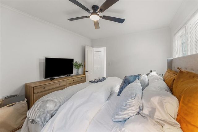 3231 Somerset Drive, Prairie Village, KS 66206